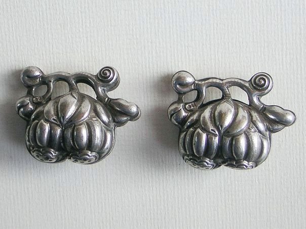 Pair of bells in the shape of lotus seedpods – (6604)